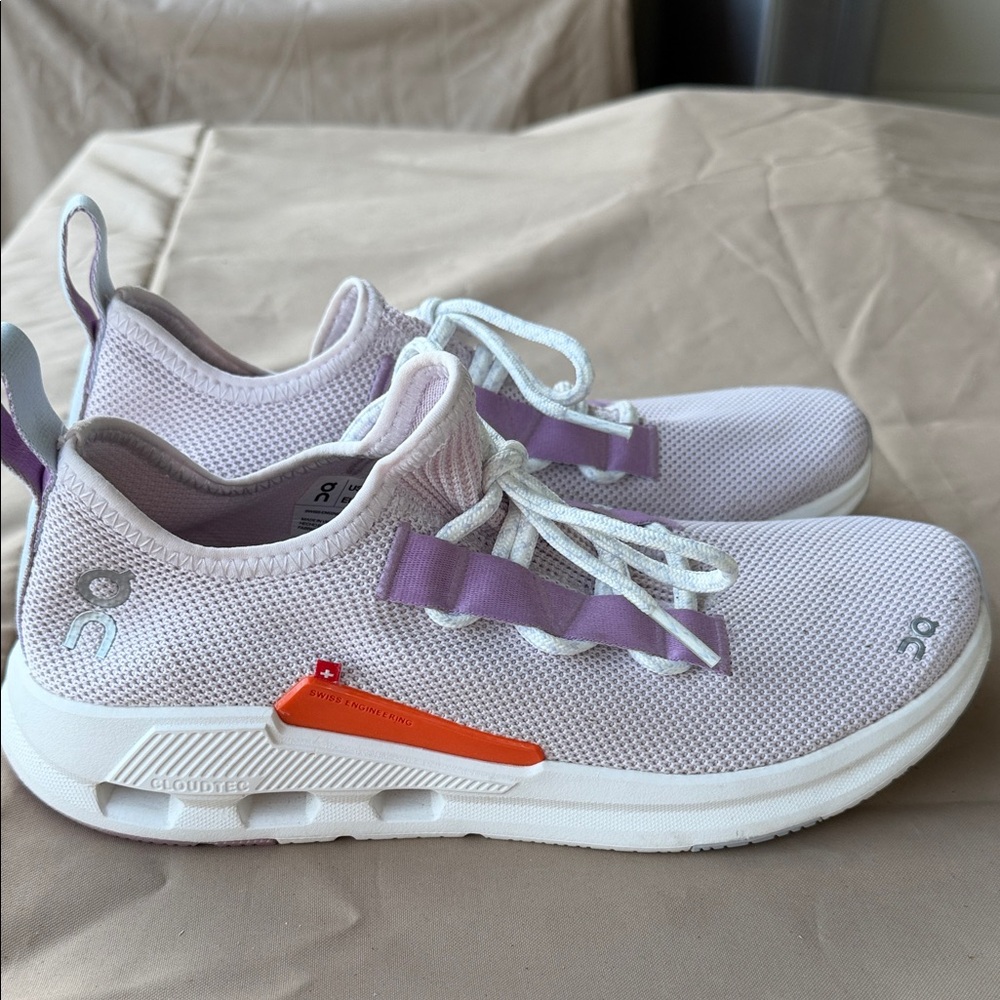 On Running Lavender and White Sneakers Cloud Easy size 8.5
